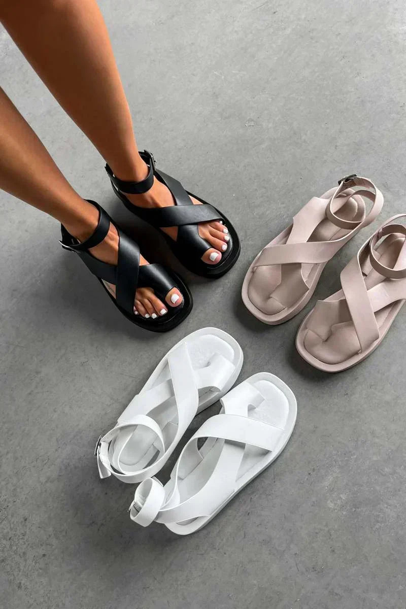Sandalias cómodas con hebilla y plataforma