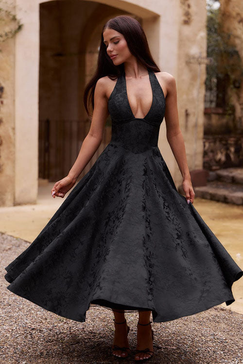 Vestido largo jacquard con escote en V y cuello halter