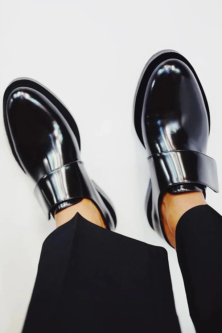 Mocasines cómodos con detalle de correa