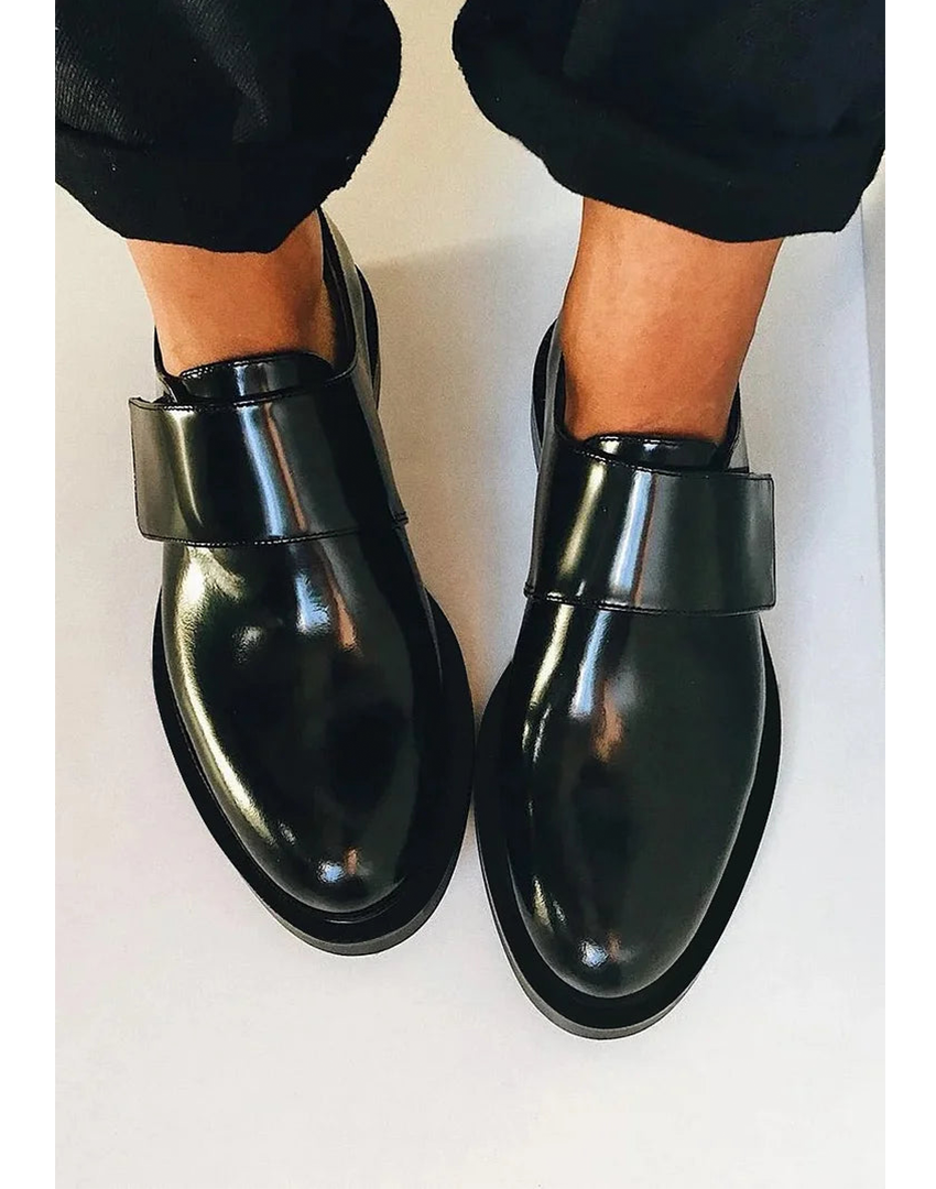 Mocasines cómodos con detalle de correa