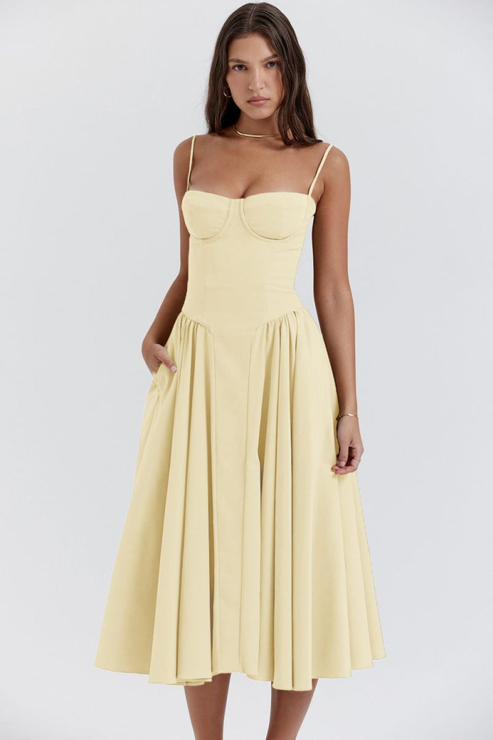 Vestido midi elegante de noche con diseño fluido