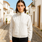 Cortavientos Blanco Corto con Acabado Limpio