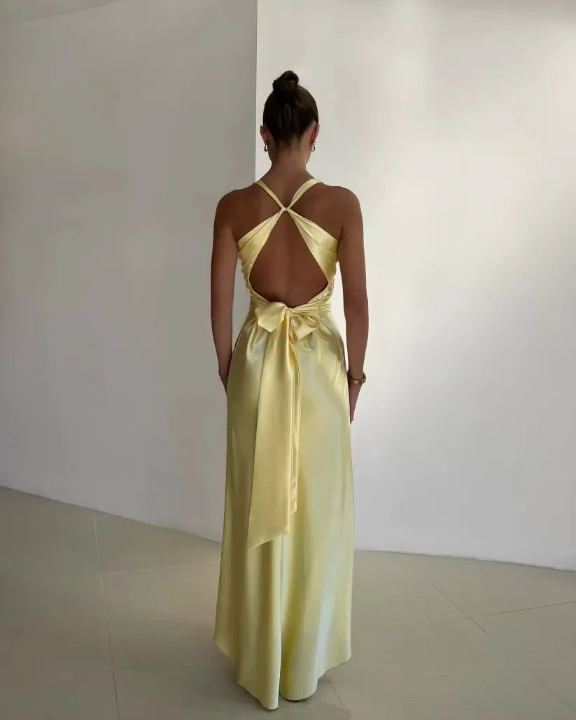 Vestido maxi con escote en V y silueta elegante