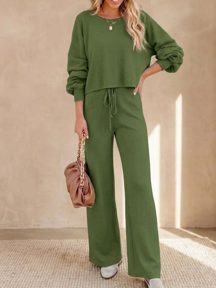 Conjunto de sudadera corta y pantalones anchos para estar en casa