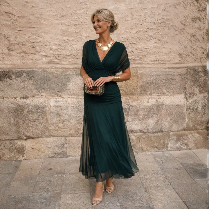 Vestido largo elegante con hombros descubiertos