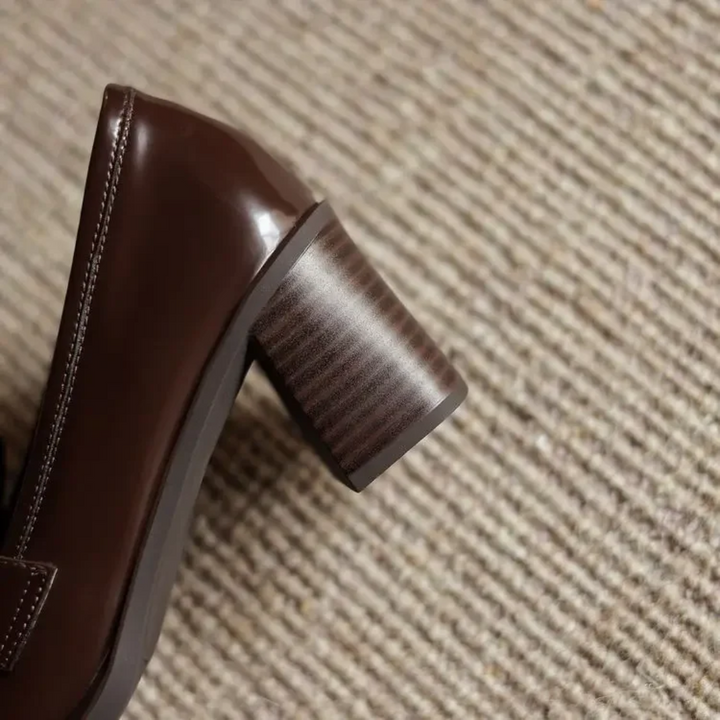 Mocasines con tacón bloque y borlas
