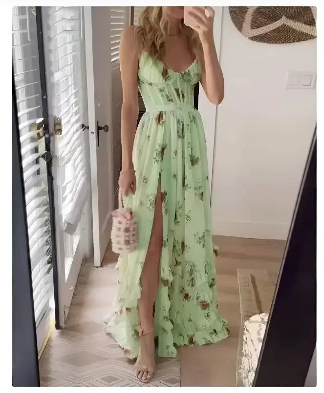 Vestido largo floral para invitada de boda con detalle femenino