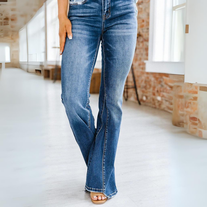 Jeans versátiles y ajustados de mujer de tiro alto y acampanados