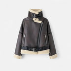 Giacca da donna autunnale in pelle con cintura