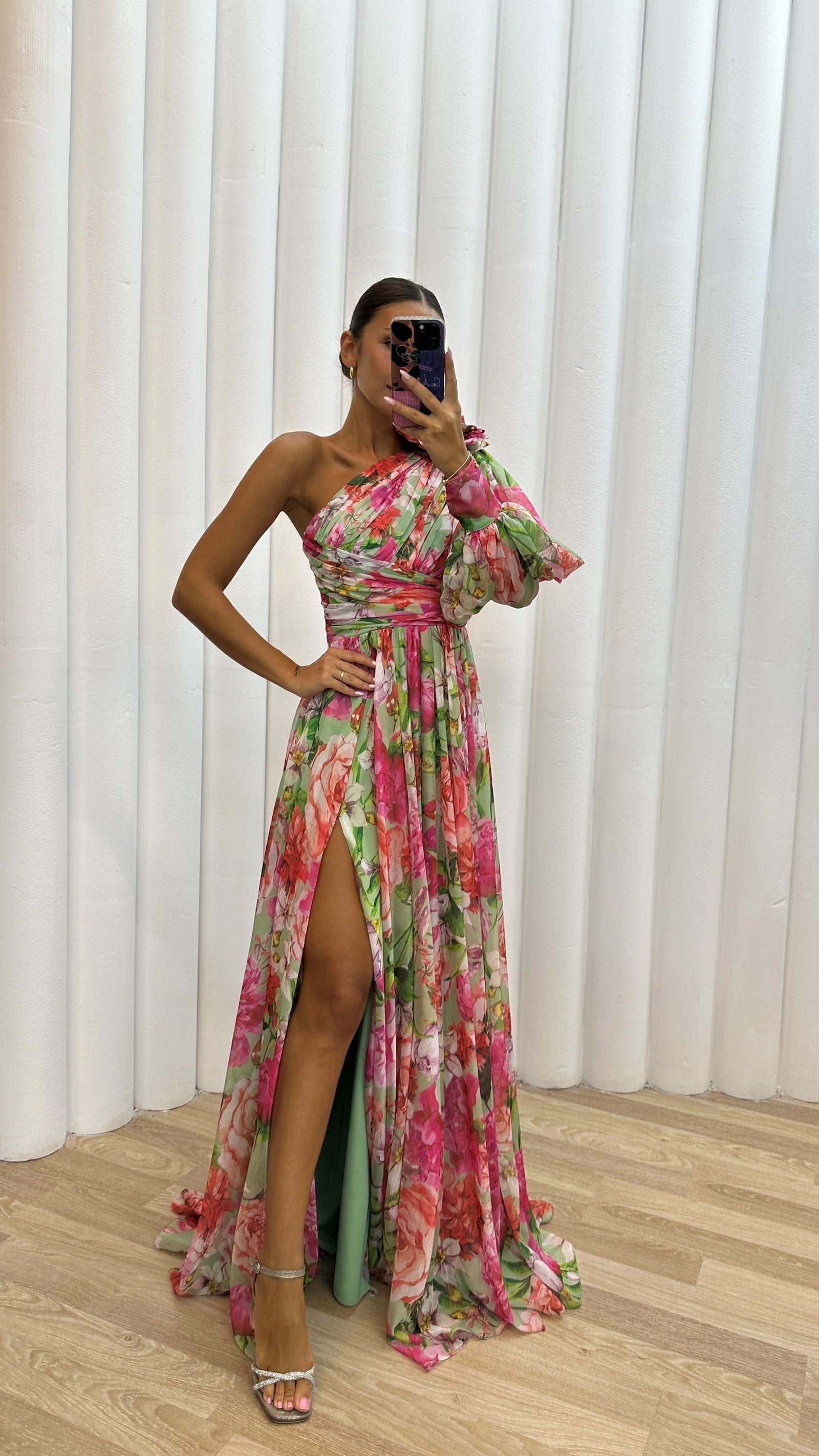 Vestido de verano femenino atemporal, elegante, fluido, de un solo hombro con flores