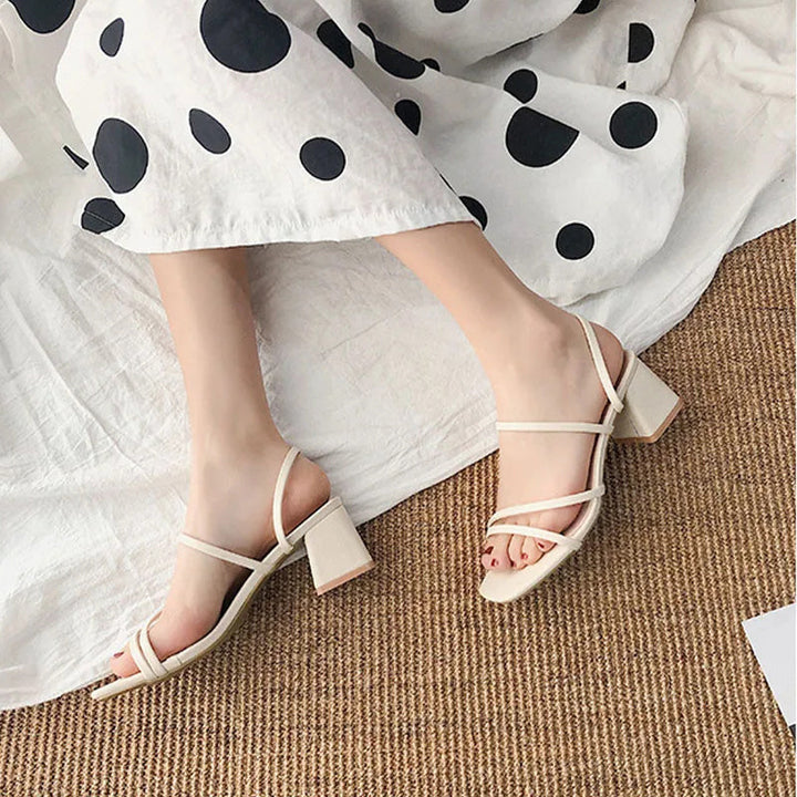 Sandalias con tacón cuadrado