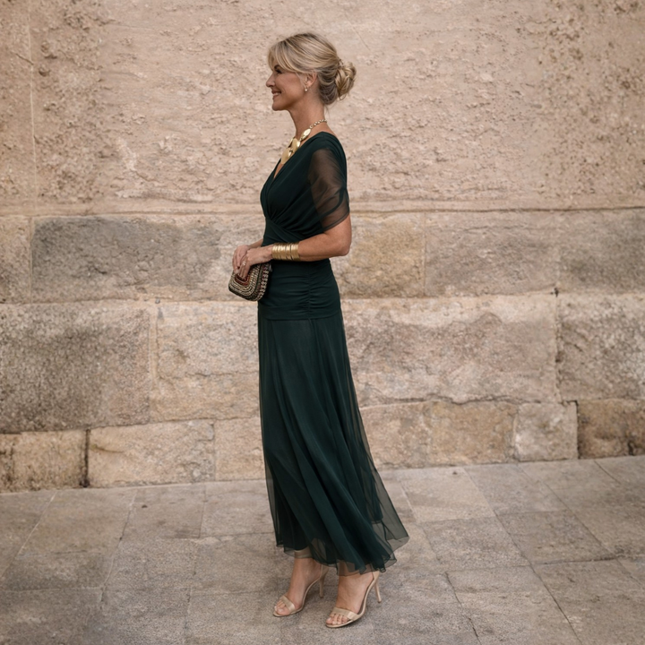 Vestido largo elegante con hombros descubiertos