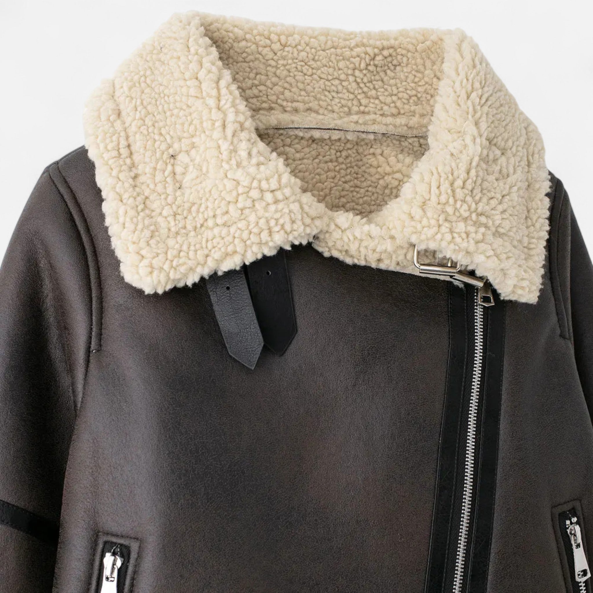 Giacca da donna autunnale in pelle con cintura