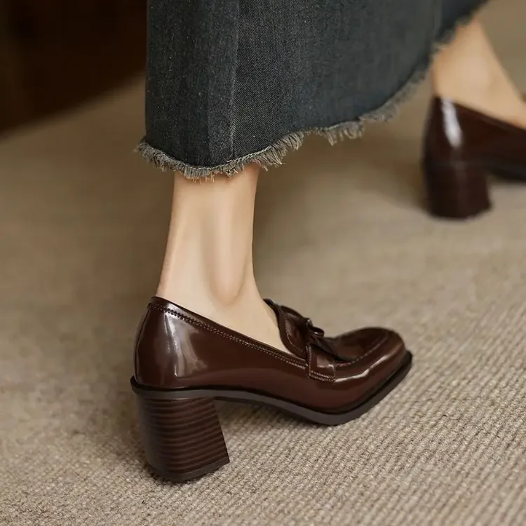 Mocasines con tacón bloque y borlas