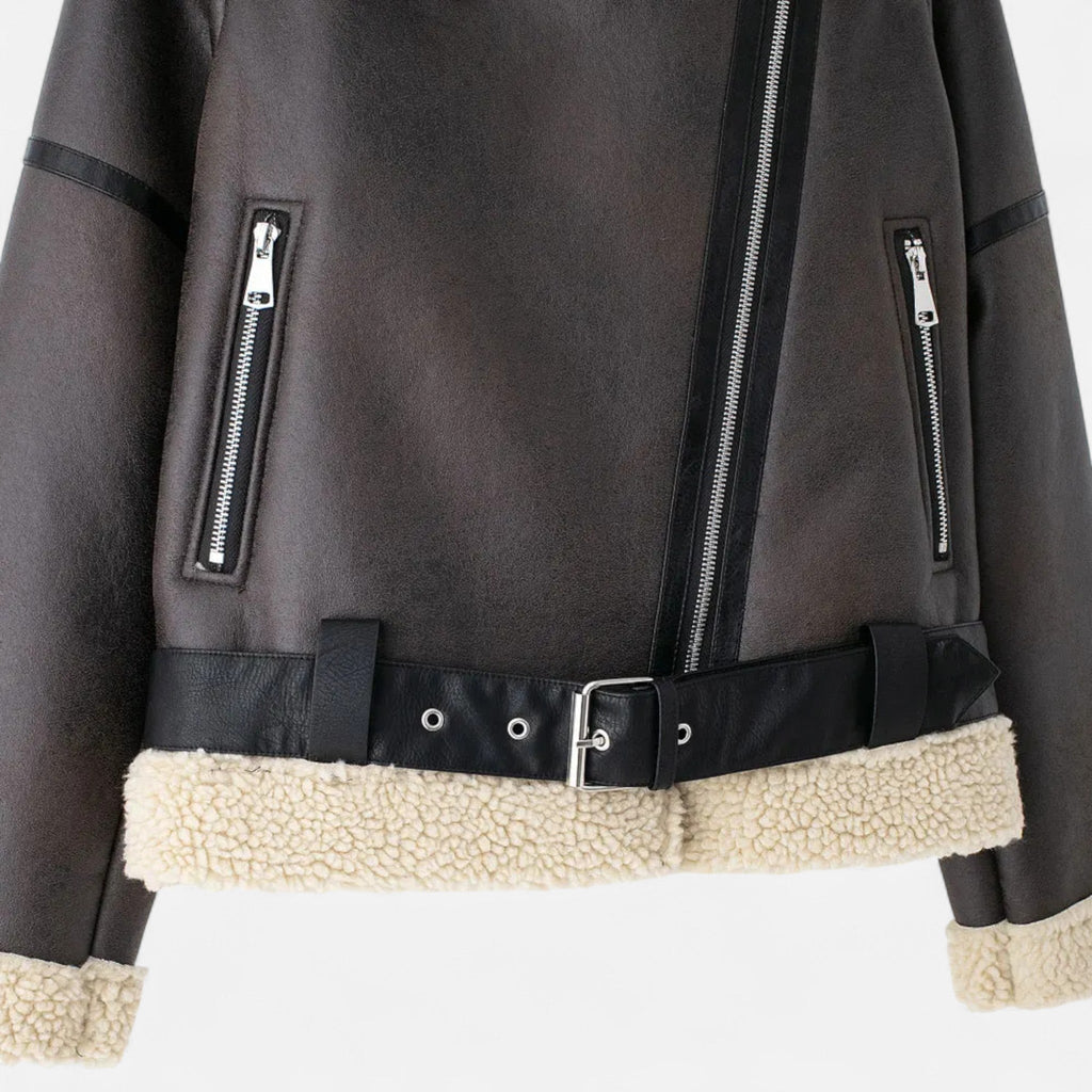 Giacca da donna autunnale in pelle con cintura