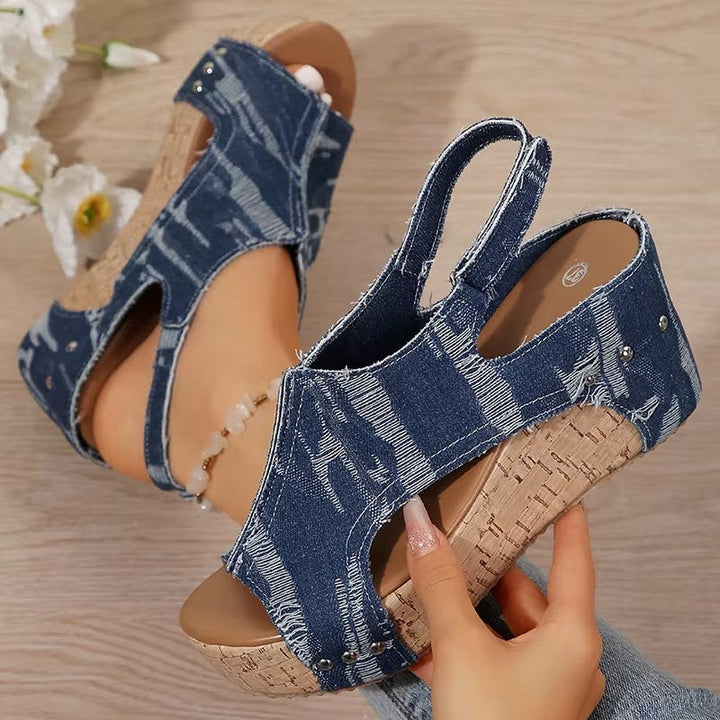 Sandalias cómodas con cuña de corcho