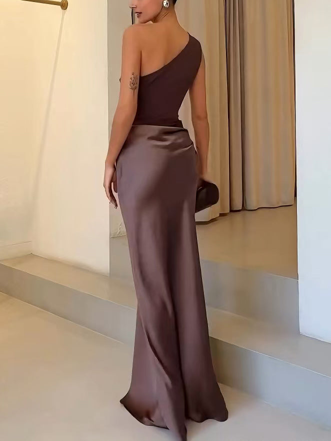Vestido largo de fiesta plisado con un solo hombro