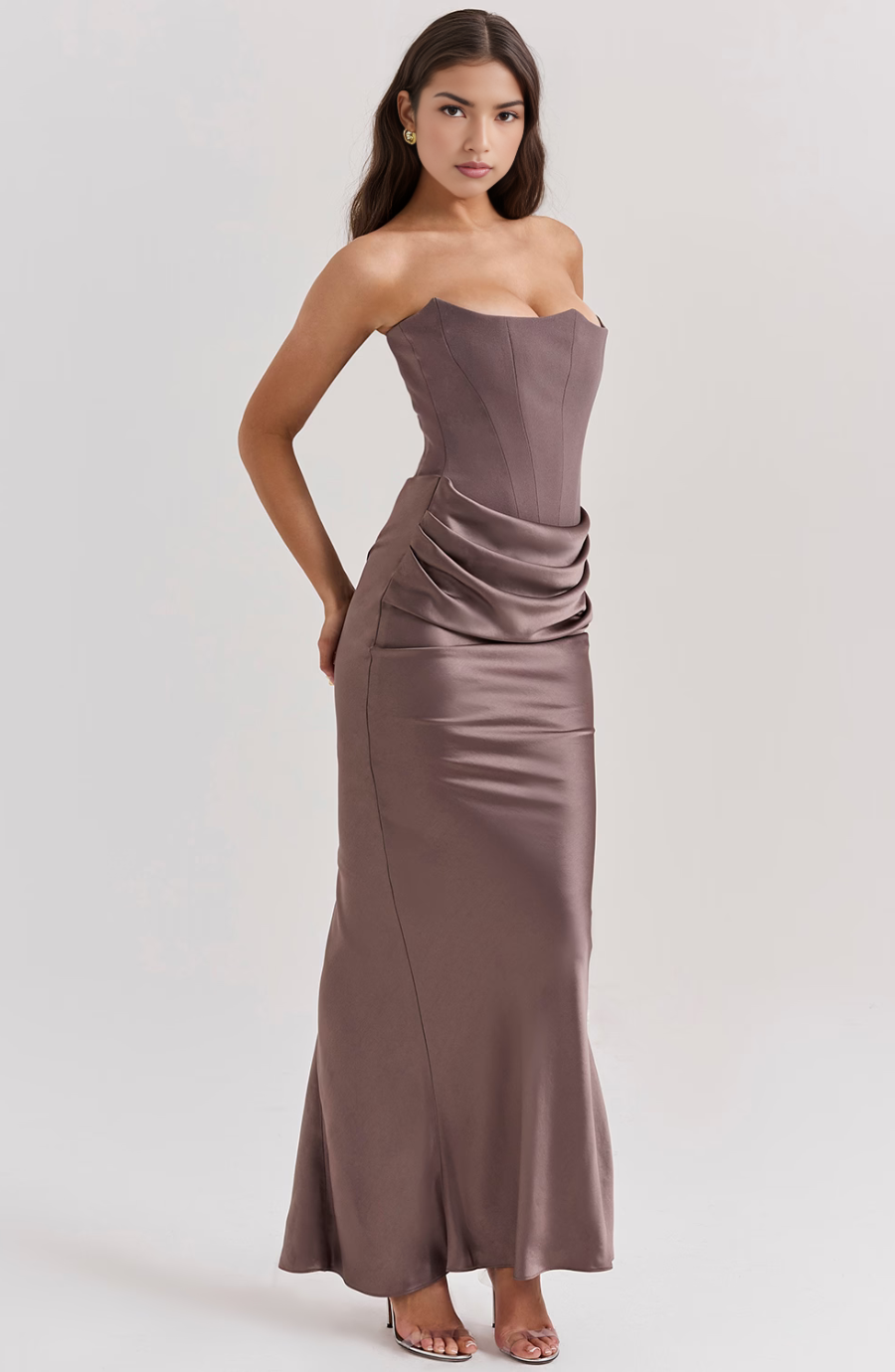 Vestido largo de noche sin tirantes de encaje con ajuste elegante