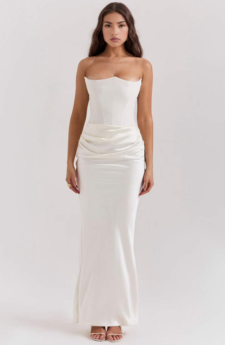 Vestido largo de noche sin tirantes de encaje con ajuste elegante