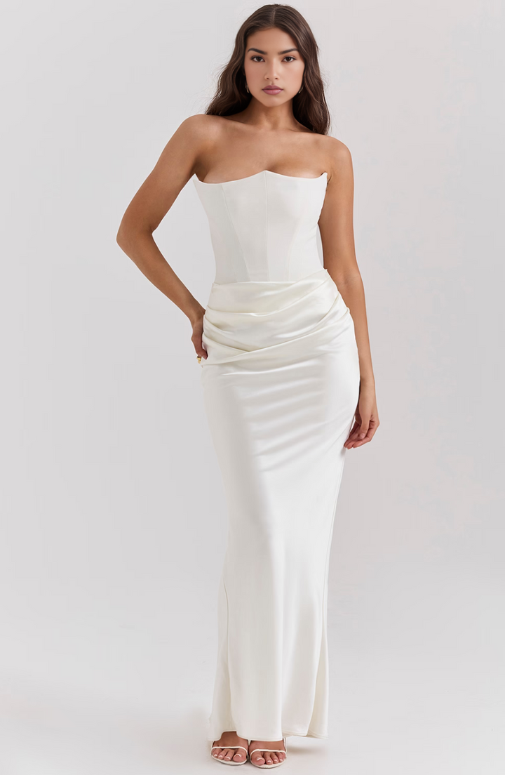 Vestido largo de noche sin tirantes de encaje con ajuste elegante