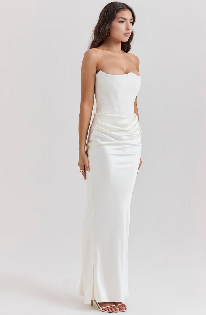 Vestido largo de noche sin tirantes de encaje con ajuste elegante