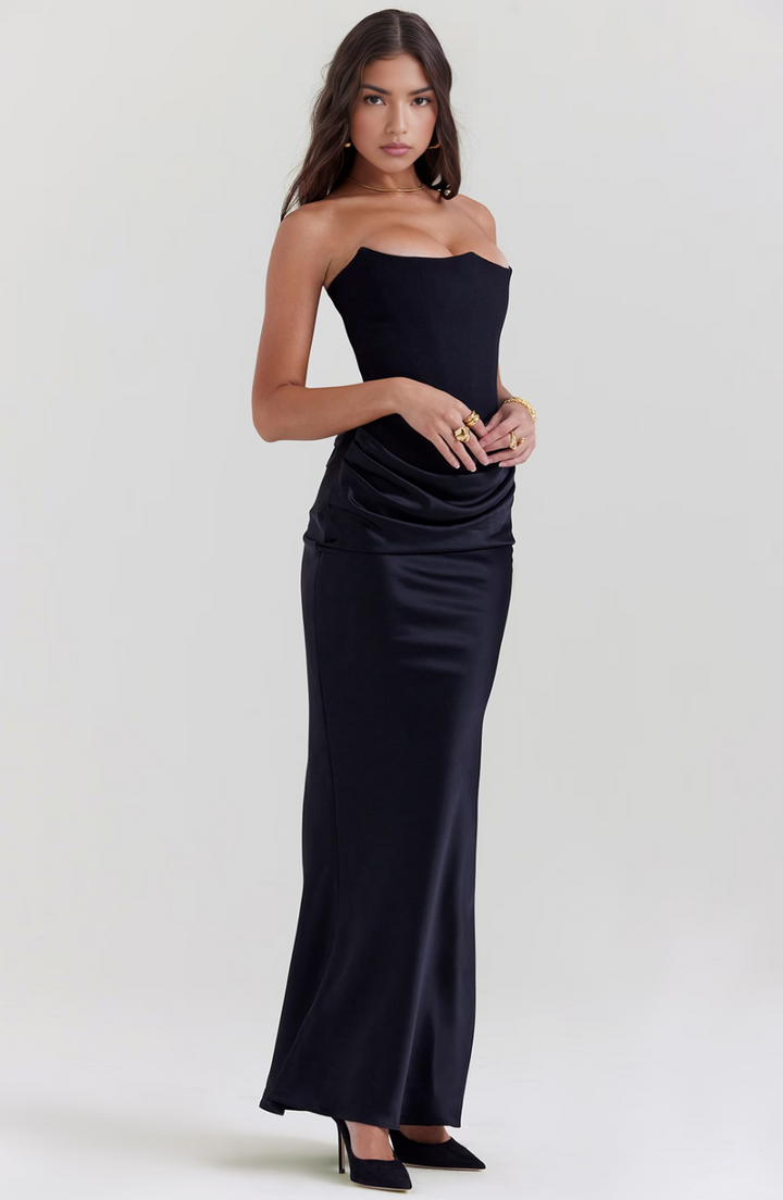 Vestido largo de noche sin tirantes de encaje con ajuste elegante