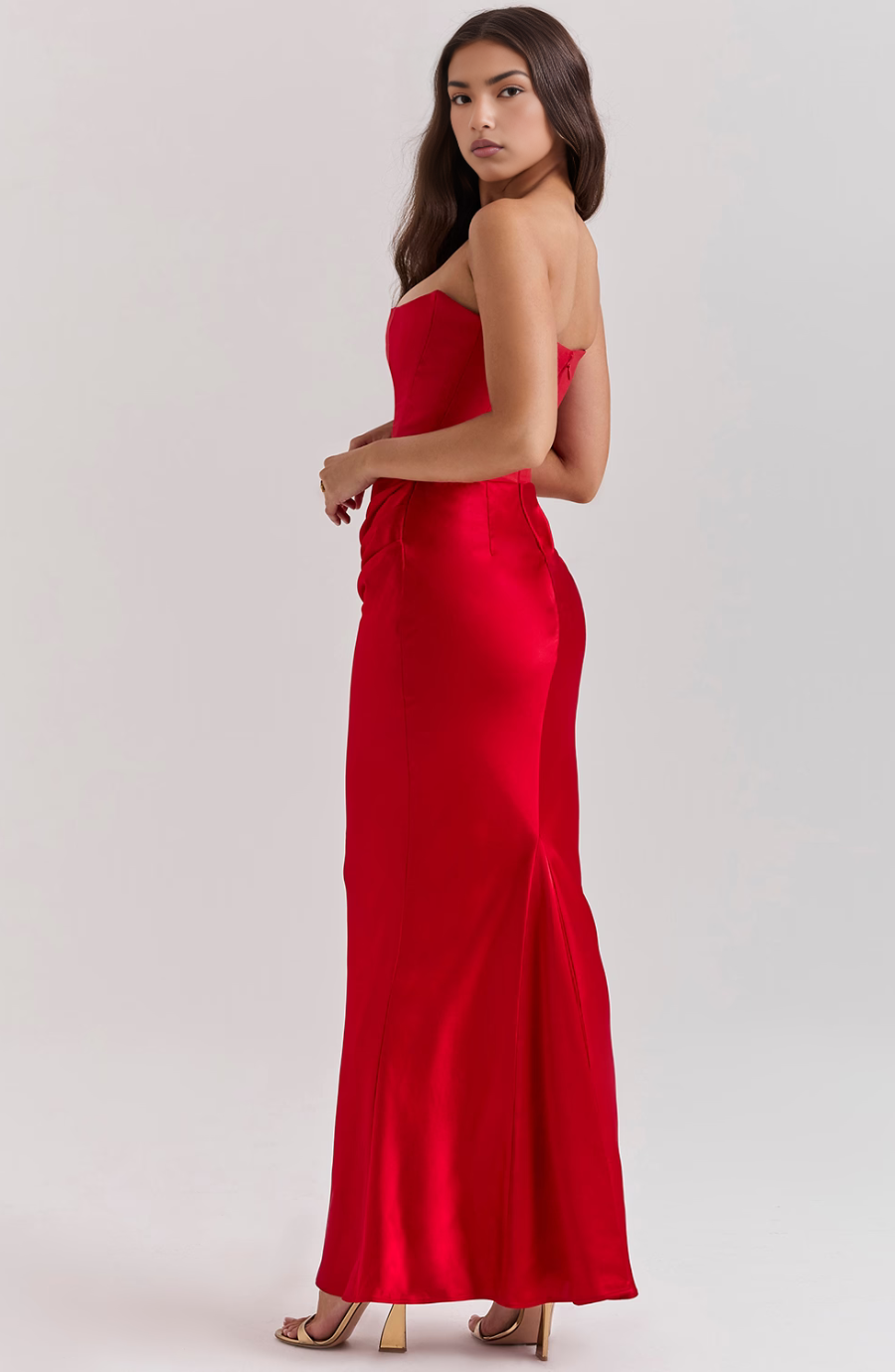 Vestido largo de noche sin tirantes de encaje con ajuste elegante