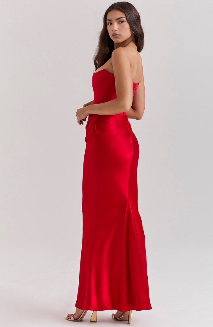 Vestido largo de noche sin tirantes de encaje con ajuste elegante