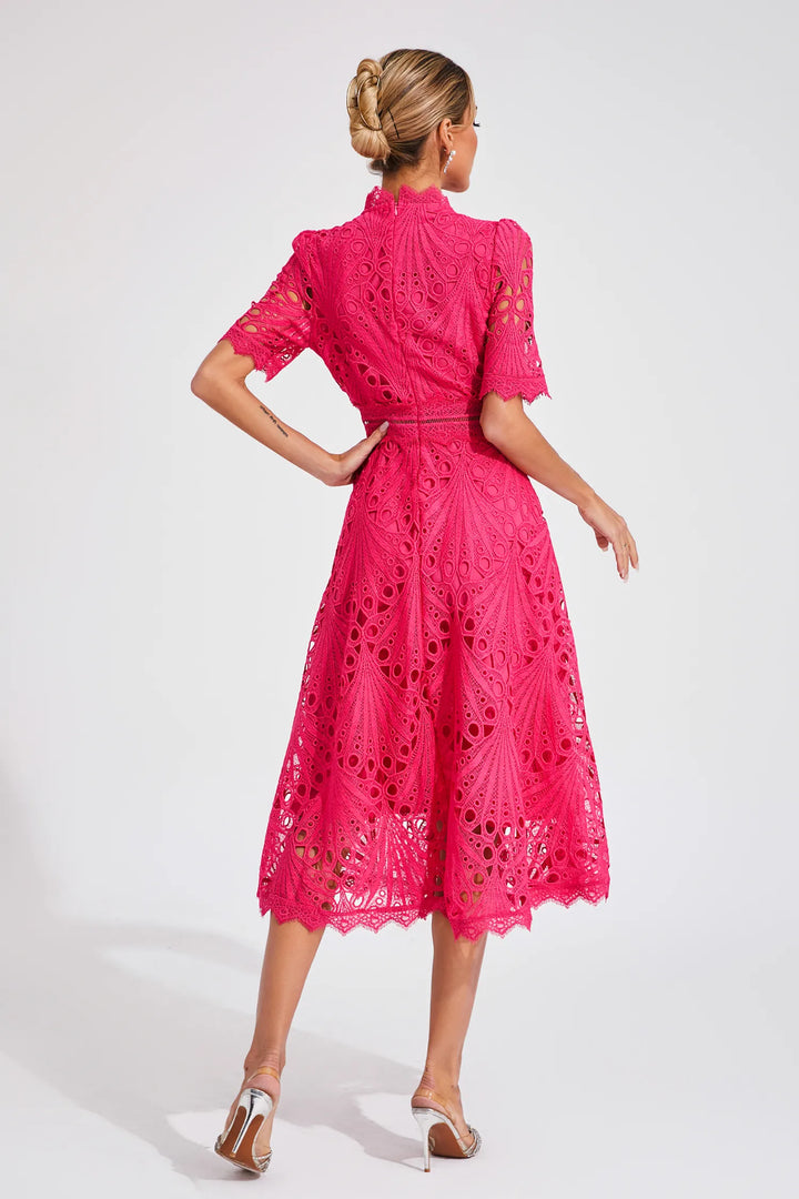 Vestido midi de encaje femenino exquisito, moderno y glamoroso con diseño recortado