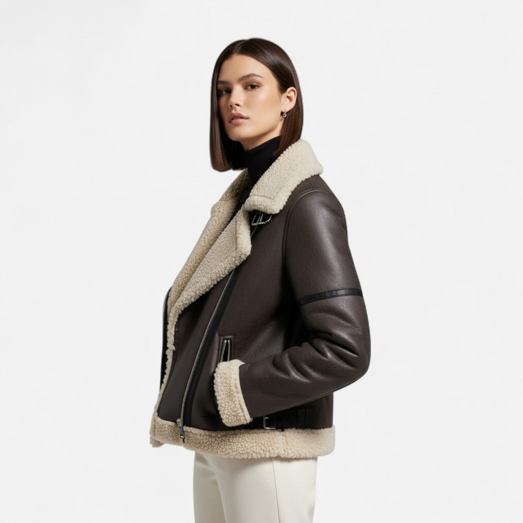 Giacca da donna autunnale in pelle con cintura