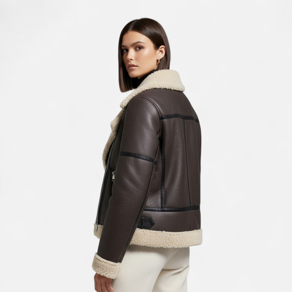 Giacca da donna autunnale in pelle con cintura