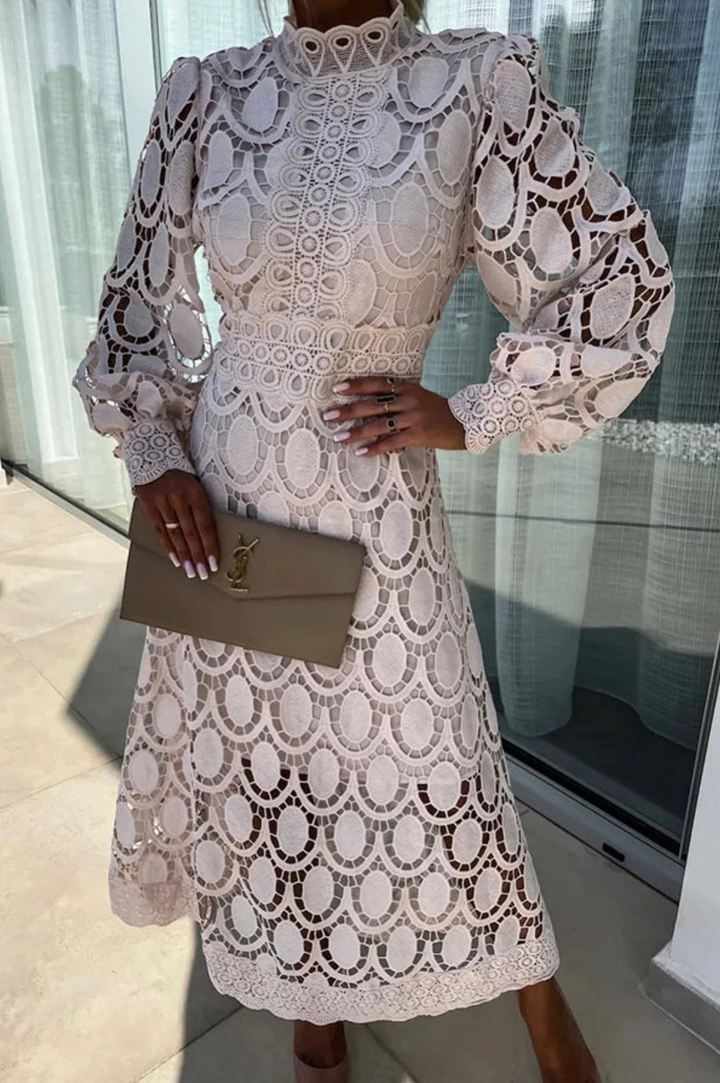 Vestido midi elegante de encaje