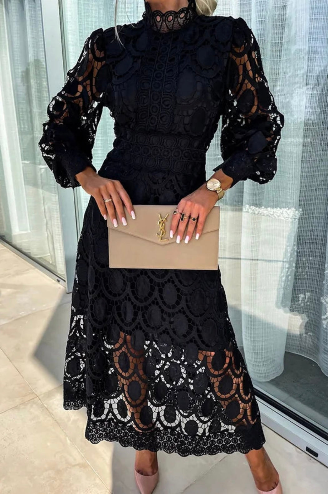 Vestido midi elegante de encaje