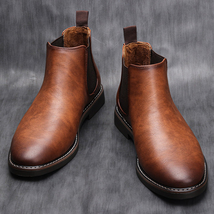 Men’s Sleek Versatile Chelsea Boots for Outdoor Use
