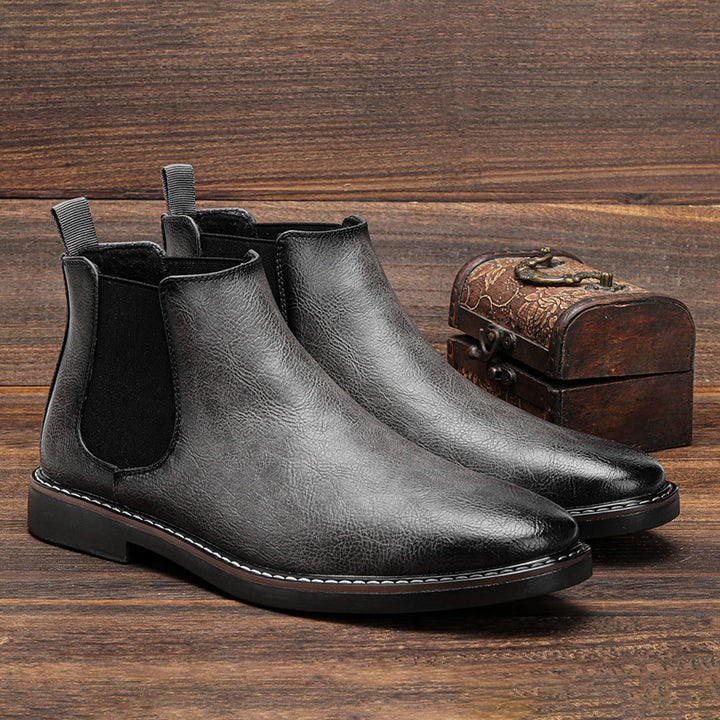 Men’s Sleek Versatile Chelsea Boots for Outdoor Use