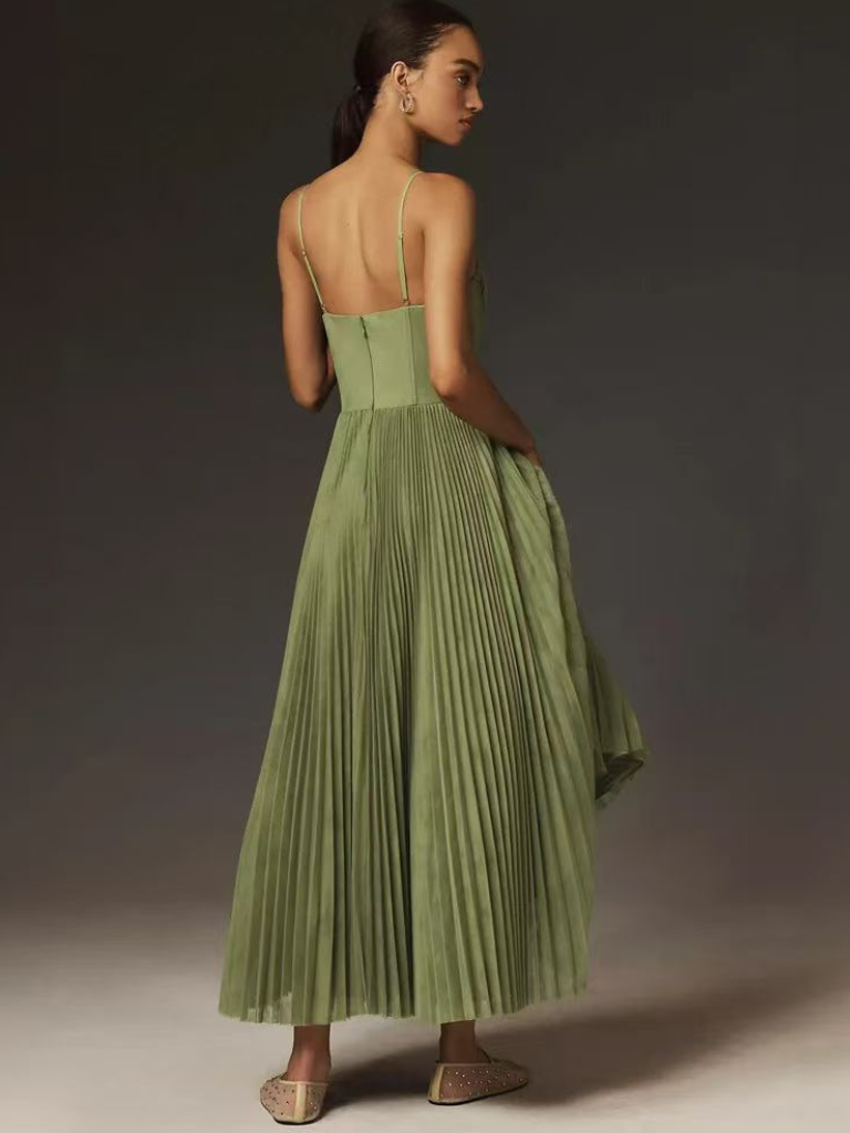 Vestido largo plisado esculpido