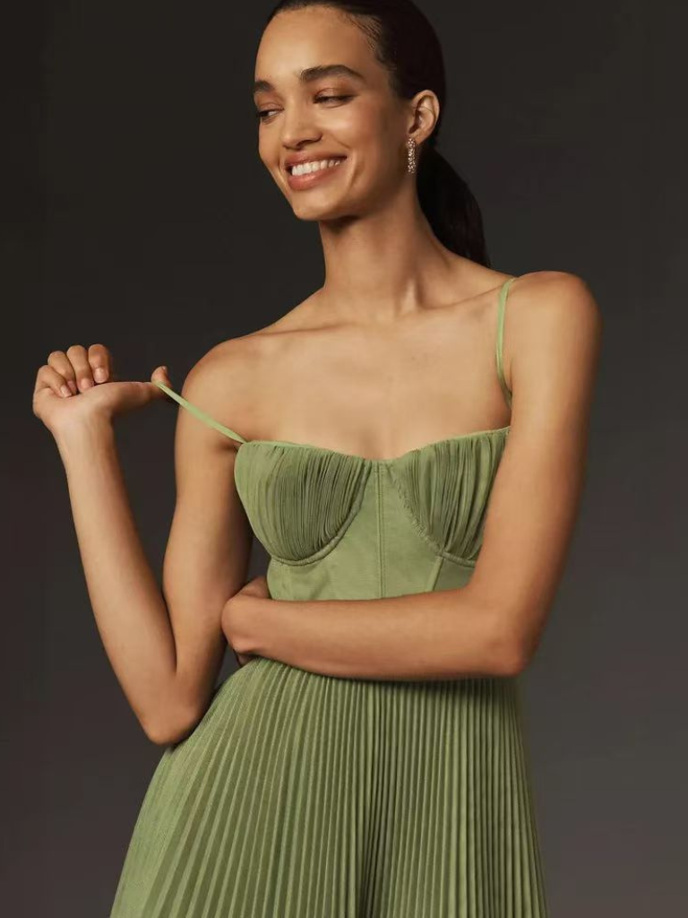 Vestido largo plisado esculpido