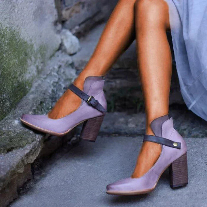 Sandalias elegantes de tacón con tiras