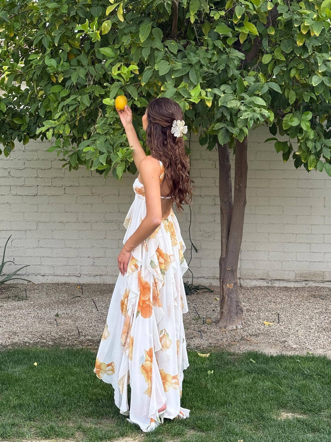Vestido largo elegante con cuello halter
