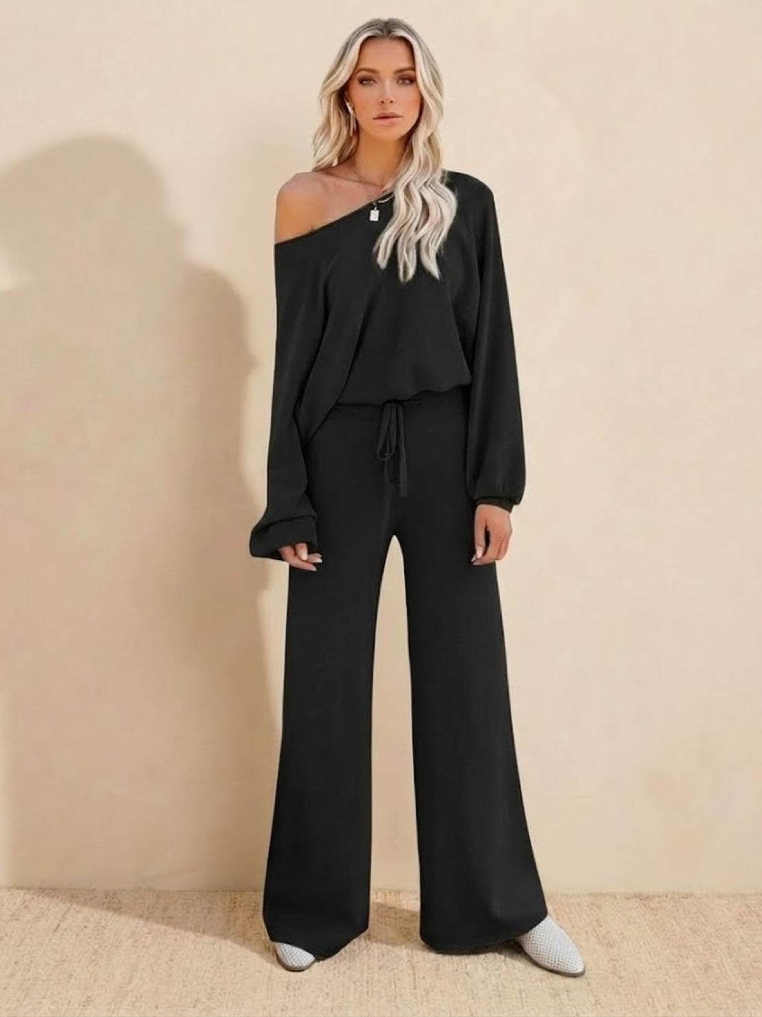 Conjunto de sudadera corta y pantalones anchos para estar en casa