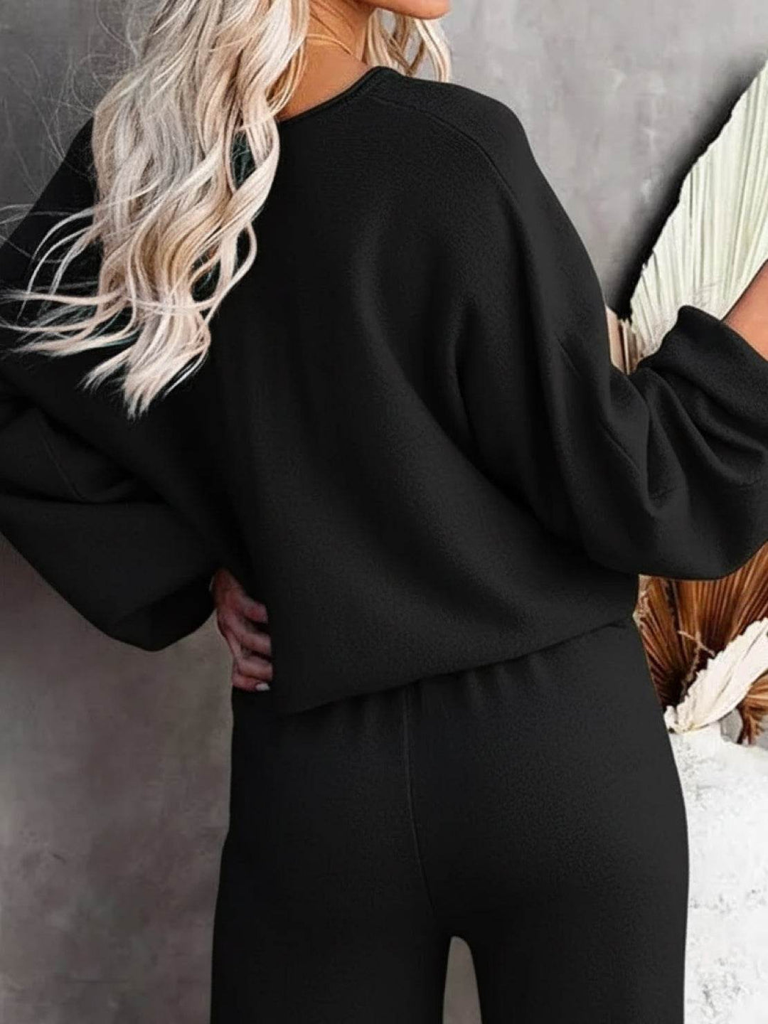 Conjunto de sudadera corta y pantalones anchos para estar en casa