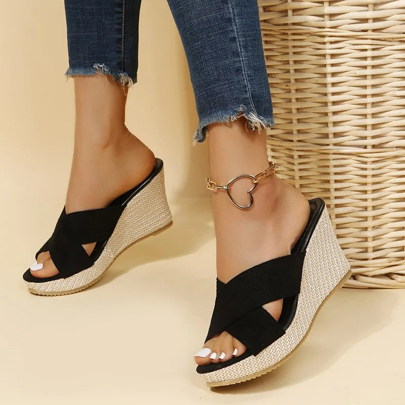 Sandalias cómodas con cuña ligera