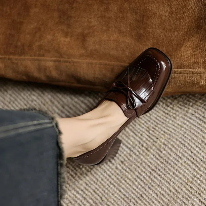 Mocasines con tacón bloque y borlas