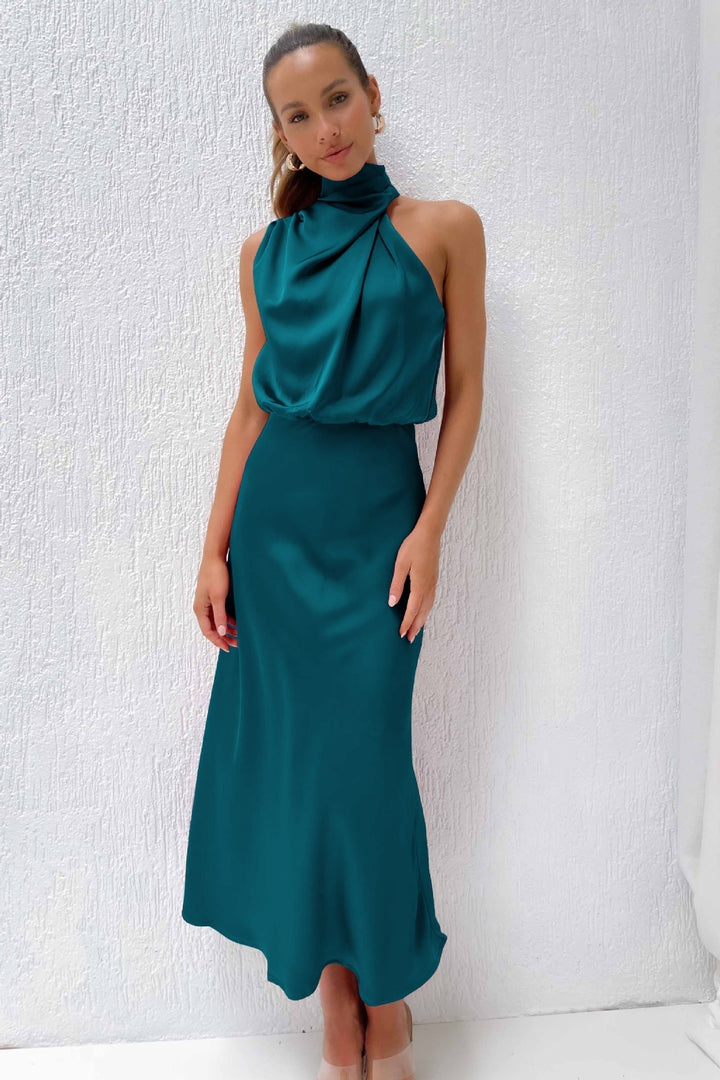 Vestido midi elegante de noche con cuello halter