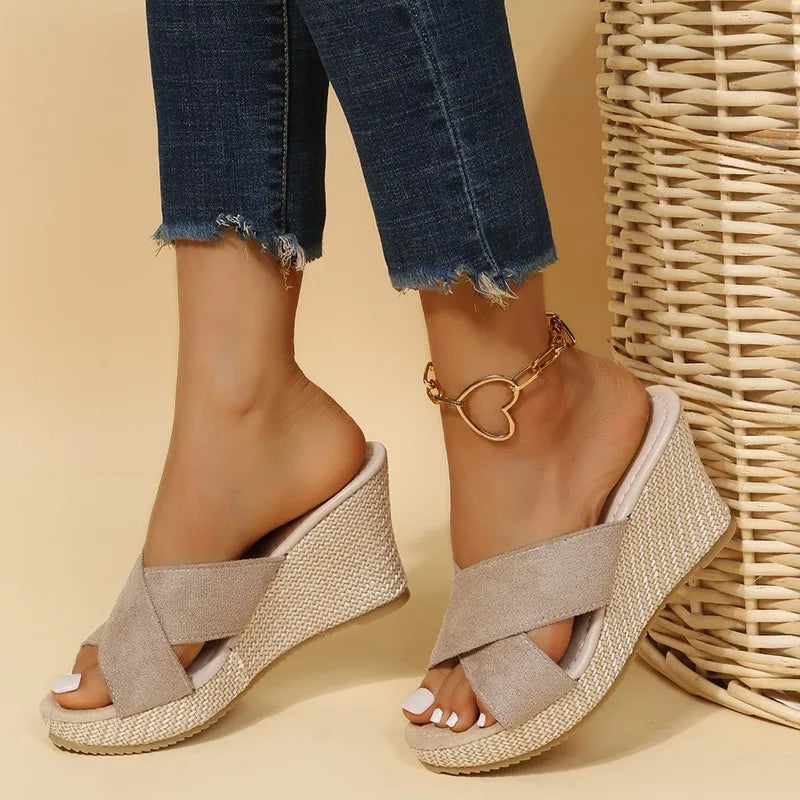 Sandalias cómodas con cuña ligera