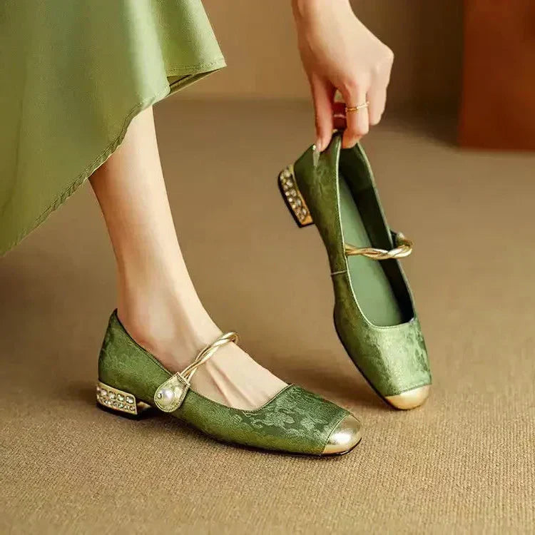 Zapatos planos Mary Jane con correa y perlas brillantes