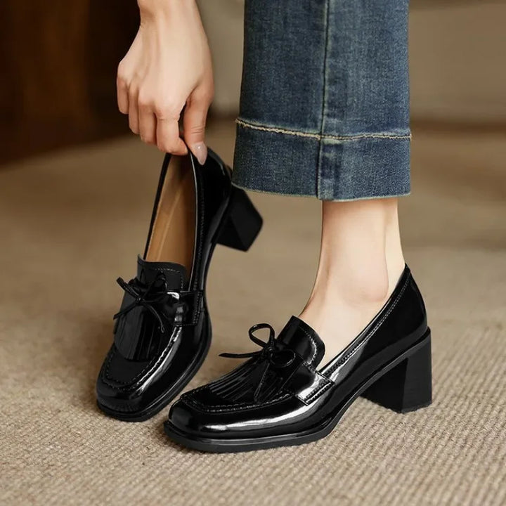 Mocasines con tacón bloque y borlas