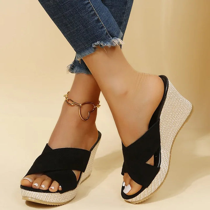 Sandalias cómodas con cuña ligera
