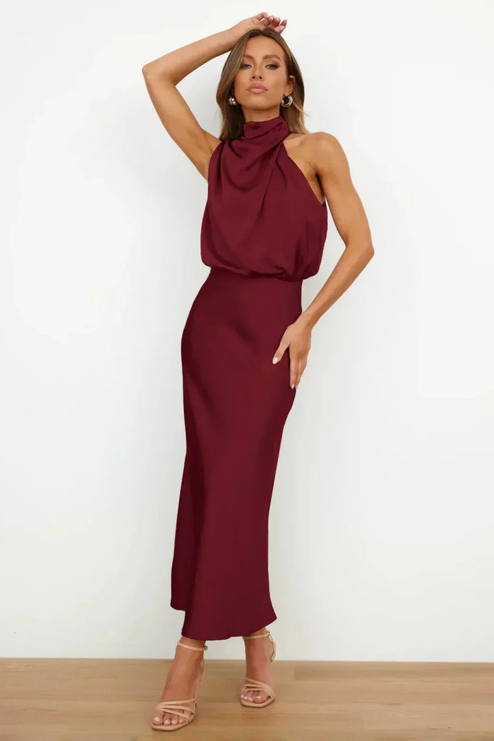 Vestido midi elegante de noche con cuello halter