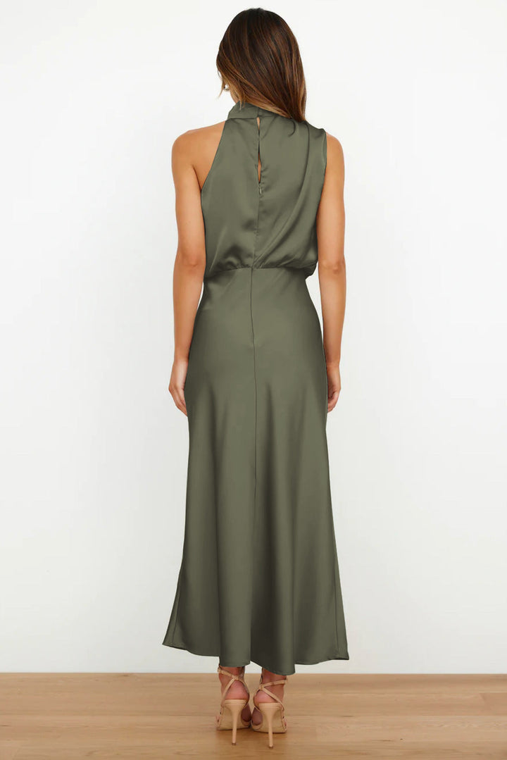 Vestido midi elegante de noche con cuello halter